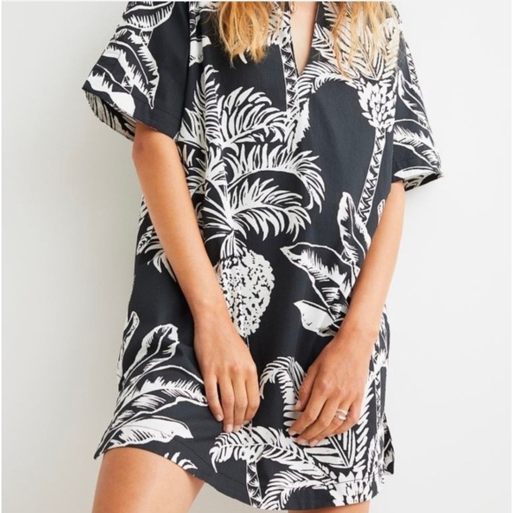 H&M Size XS Charcoal‎ Grey and White Tropical Print Collared Short Sleeve Dress
